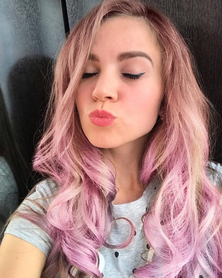 Couleur de cheveux blond rose