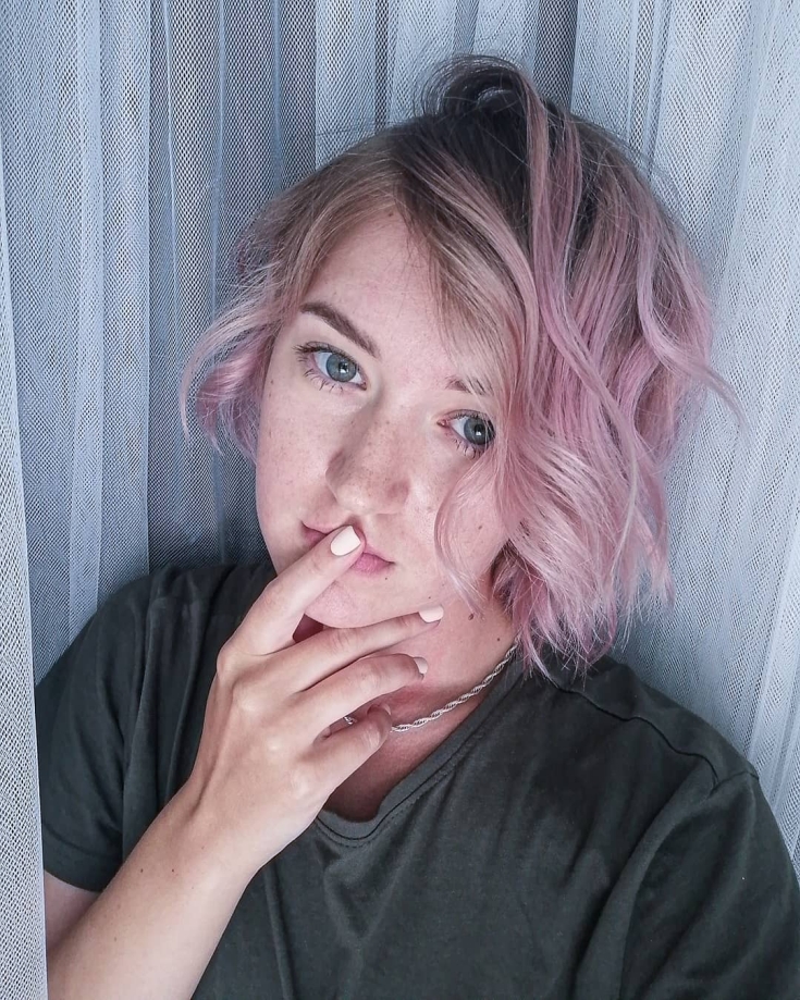 Couleur de cheveux blond rose