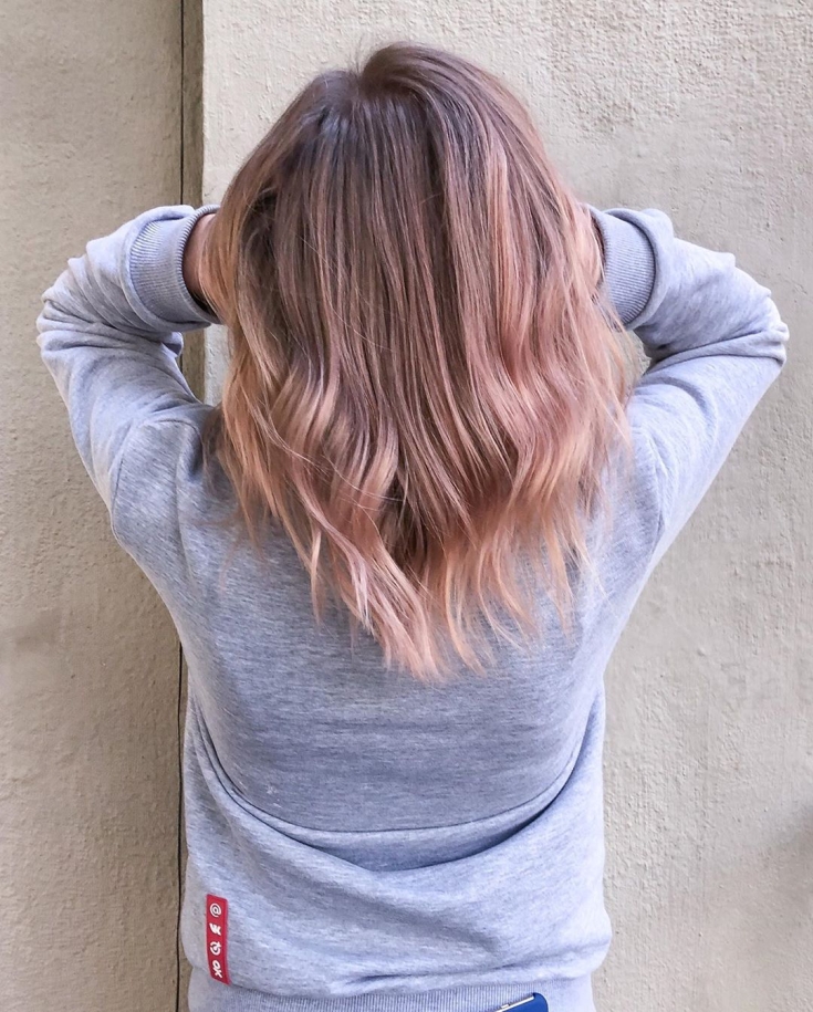Couleur de cheveux blond rose