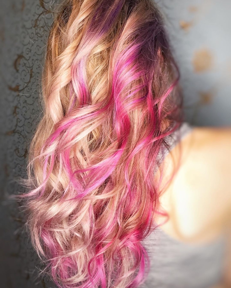Couleur de cheveux blond rose