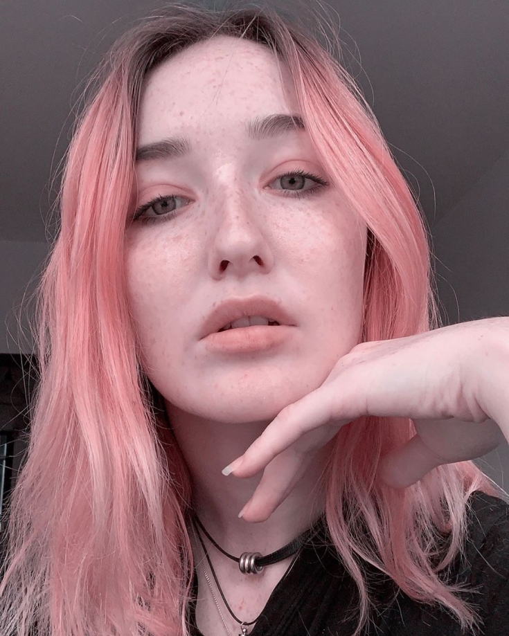 Couleur de cheveux blond rose