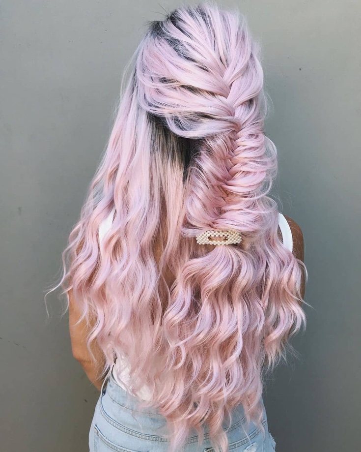 Couleur de cheveux blond rose
