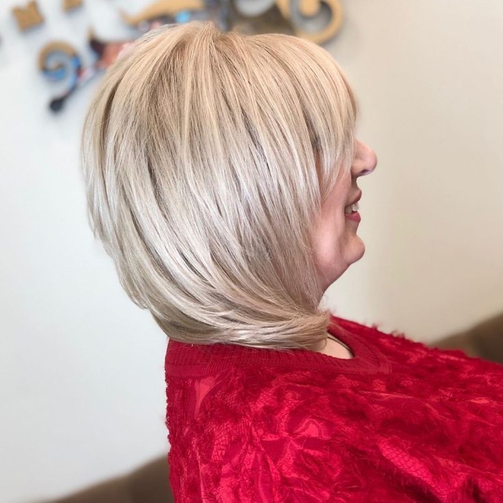 Couleur de cheveux châtain clair pour cheveux courts