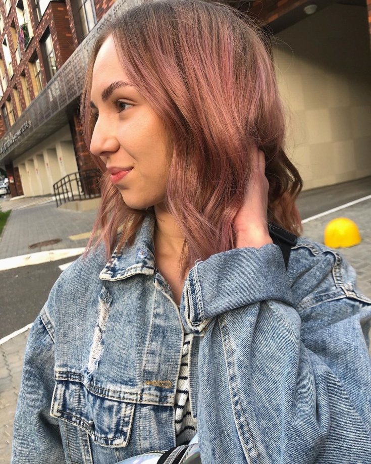 Couleur de cheveux blond rose
