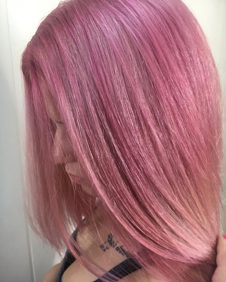 Couleur de cheveux blond rose