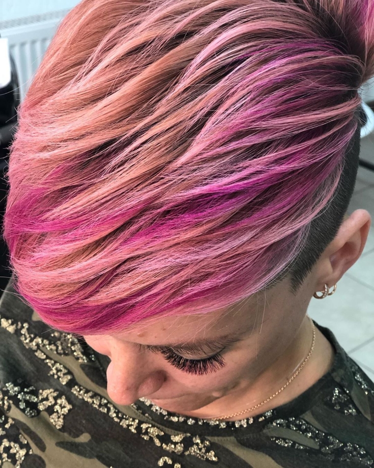 Couleur de cheveux blond rose