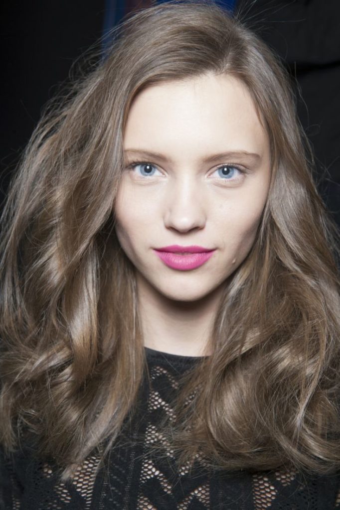 Photo couleur de cheveux blond foncé