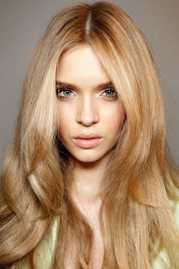 Photo couleur de cheveux blond doré
