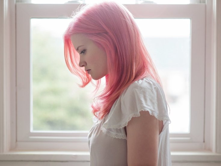 (+135 photo) Teindre les cheveux de l'enfant en rose