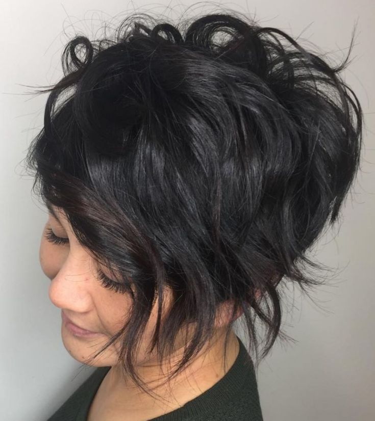 (+180 photos) Coloration cheveux noirs pour cheveux courts