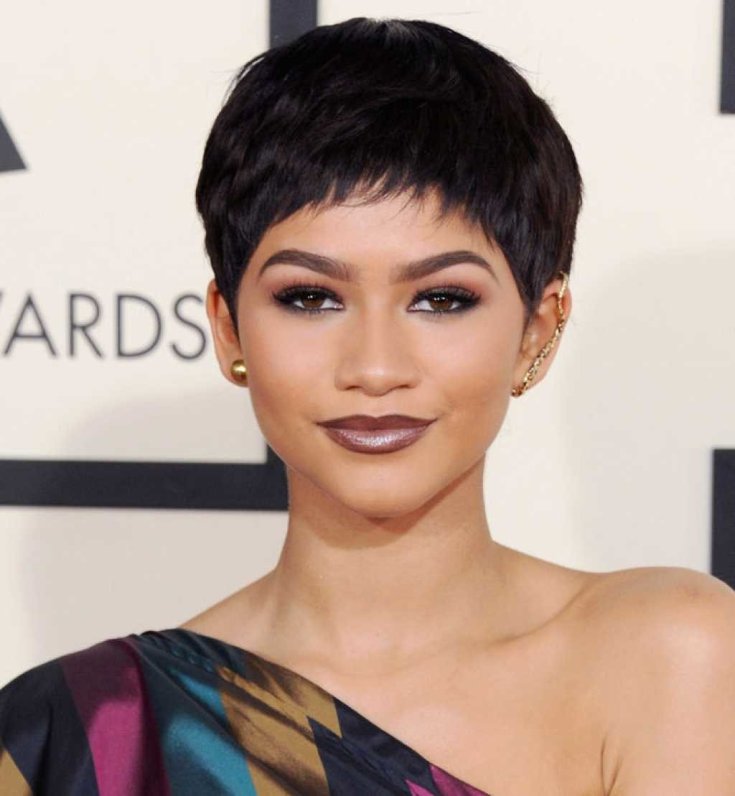 (+180 photos) Coloration cheveux noirs pour cheveux courts
