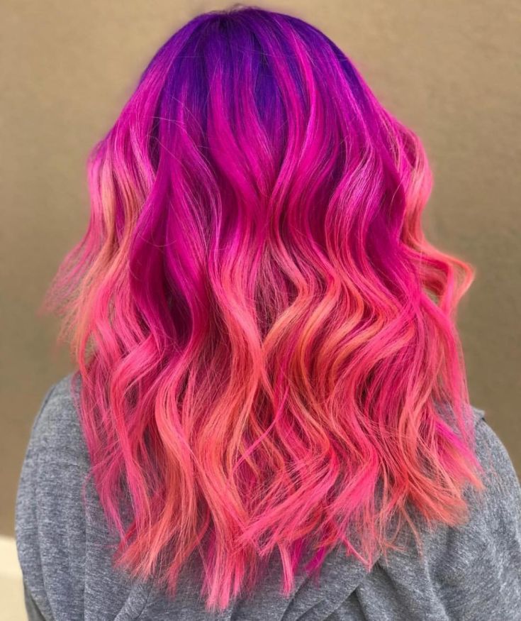(+135 photo) Teindre les cheveux de l'enfant en rose