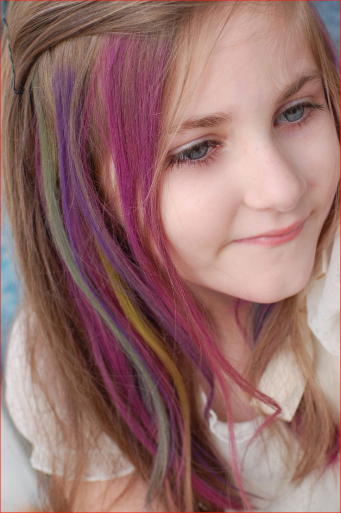 (+135 photo) Teindre les cheveux de l'enfant en rose