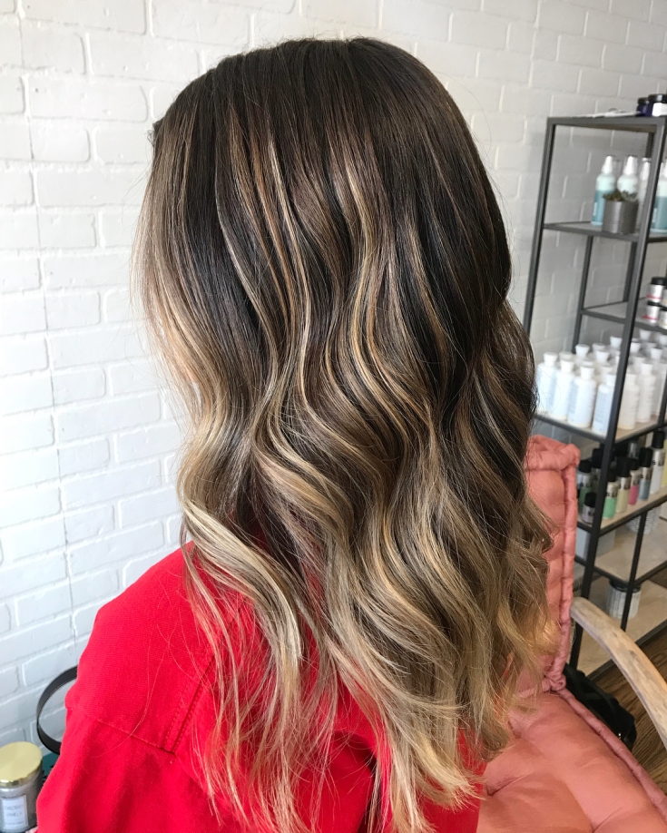 Couleur des cheveux blanc-brun