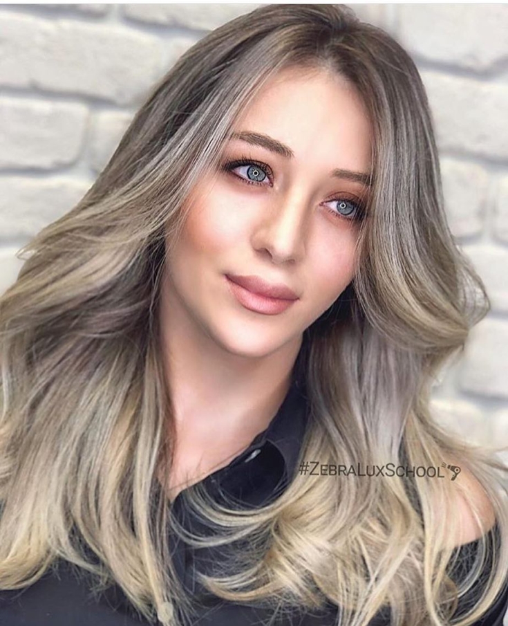 Couleur de cheveux claire pour les yeux bleus