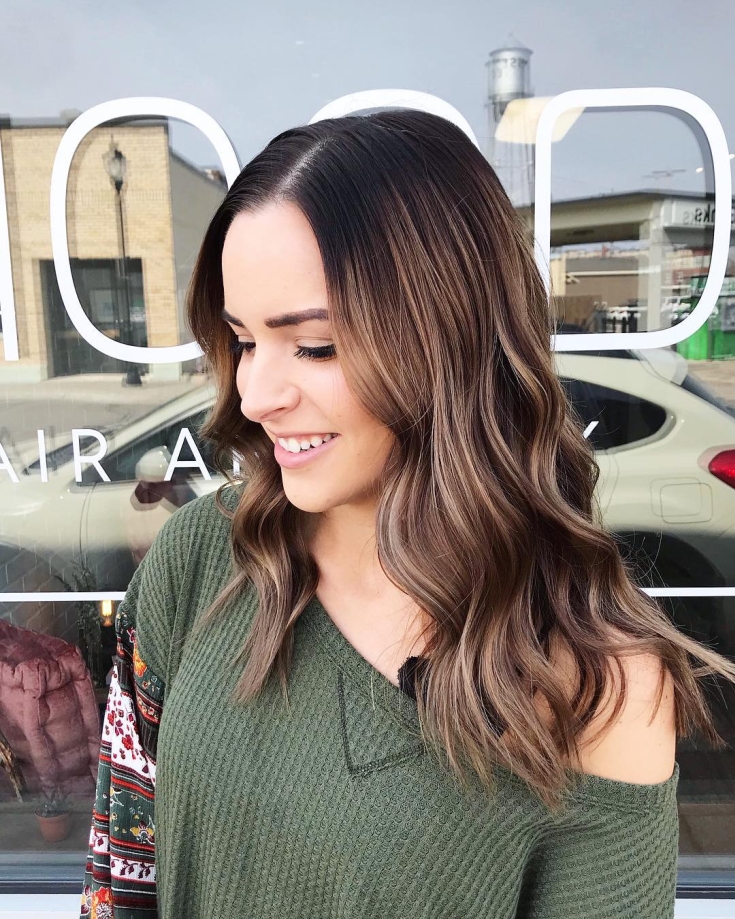Couleur des cheveux blanc-brun