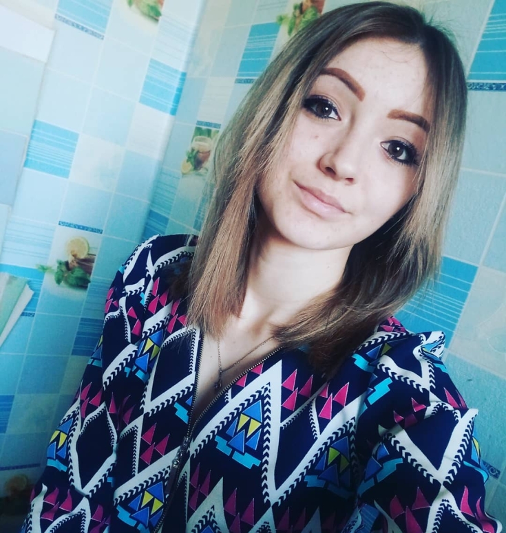 Couleur des cheveux peau pâle yeux marron