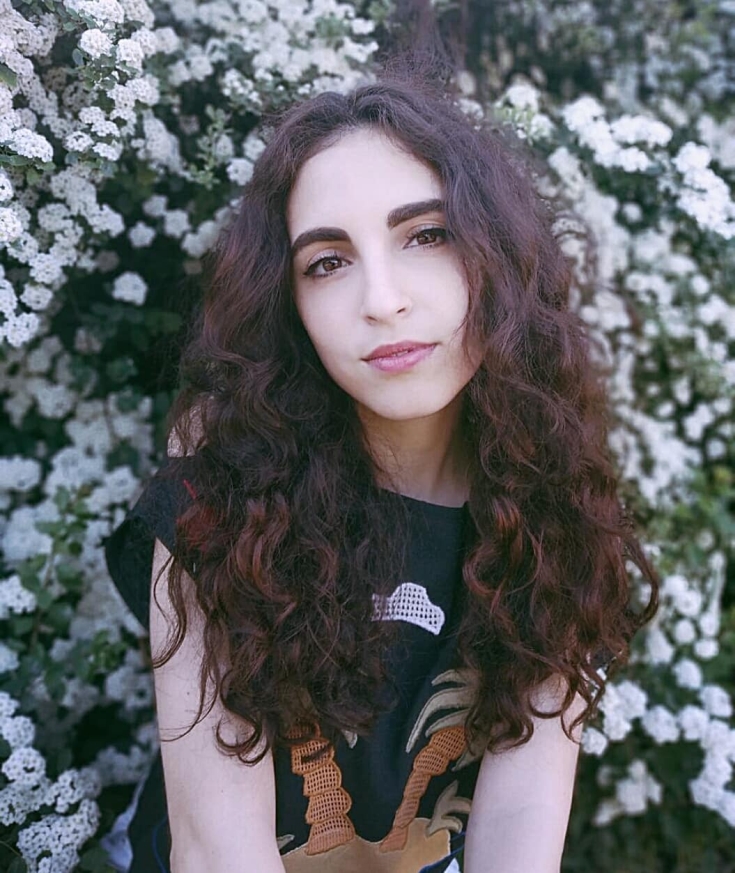 Couleur des cheveux peau pâle yeux marron