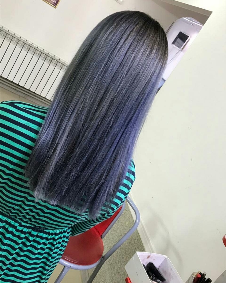 Couleur de cheveux noir cendré