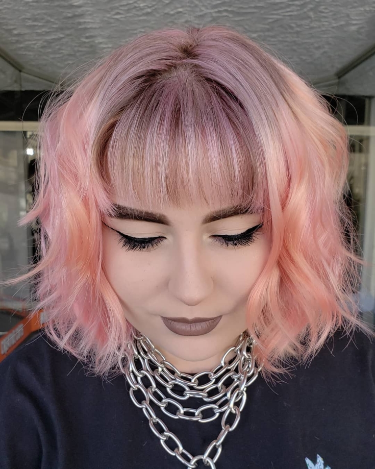 Couleur des cheveux blond rose
