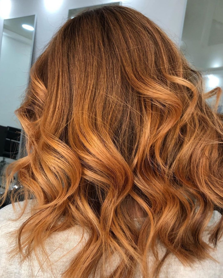 Couleur des cheveux châtain caramel