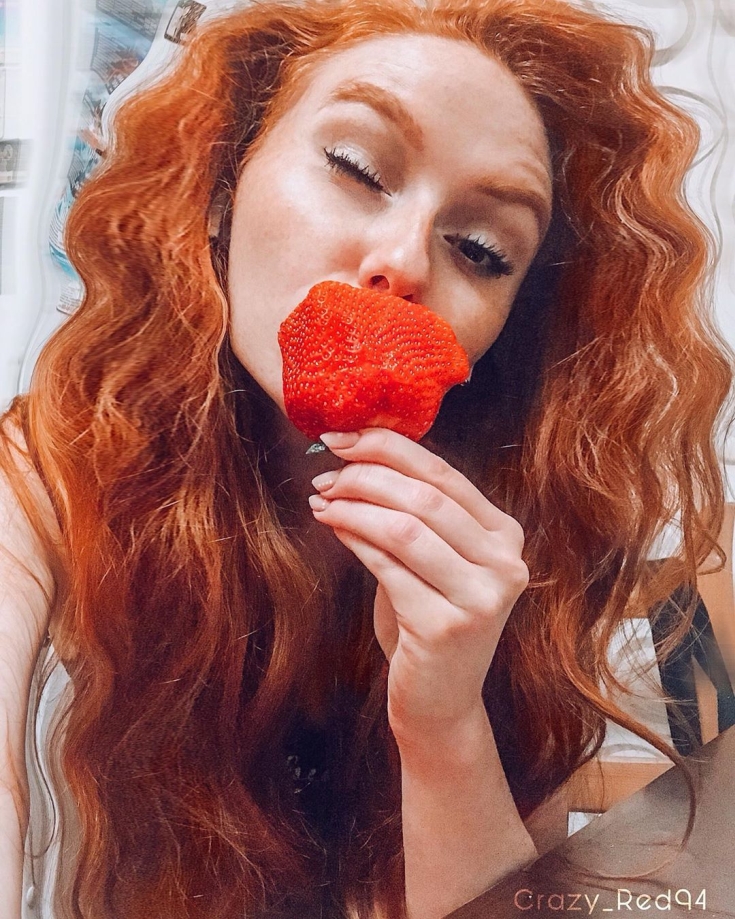 Cheveux roux aux yeux marrons