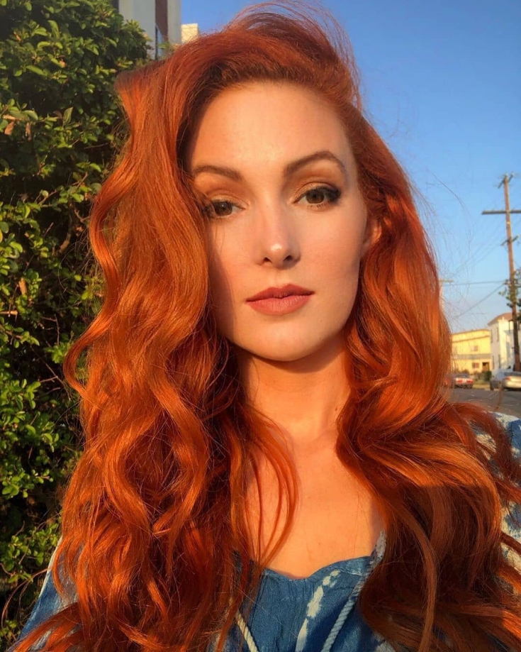 Cheveux roux aux yeux marrons