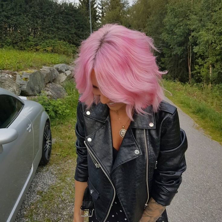 Couleur des cheveux blond rose