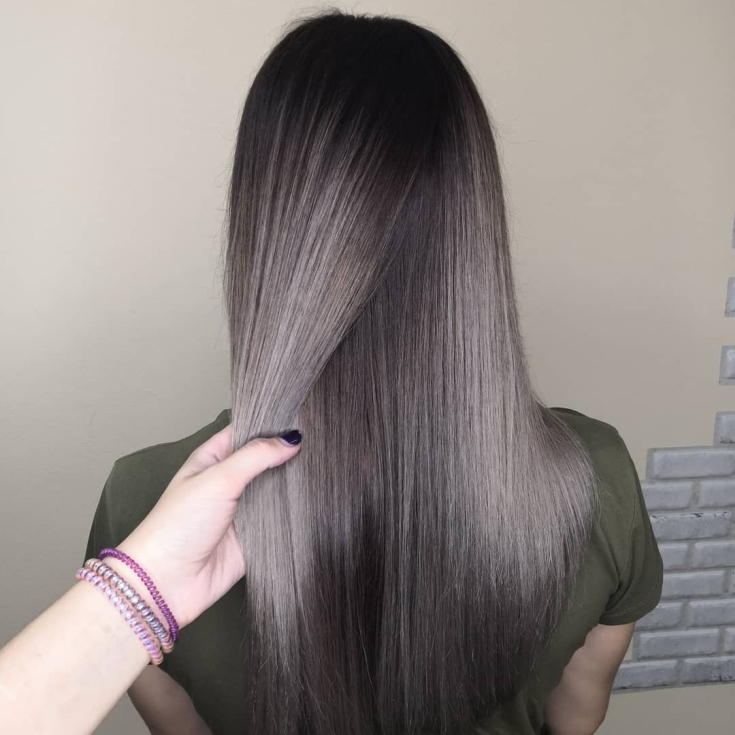 Couleur de cheveux noir cendré