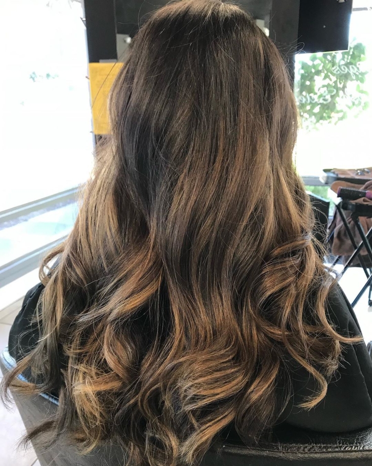 Couleur de cheveux brun froid