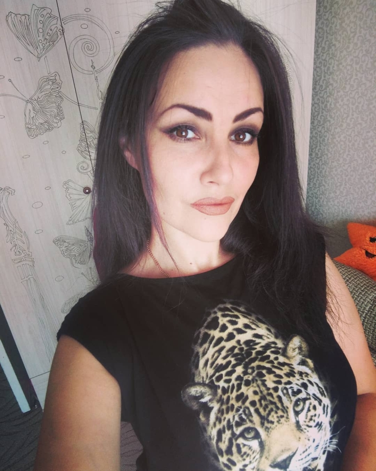 Couleur des cheveux peau pâle yeux marron