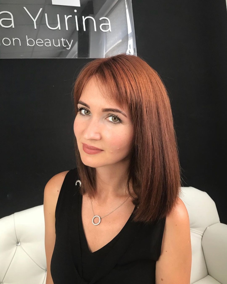Cheveux roux aux yeux marrons