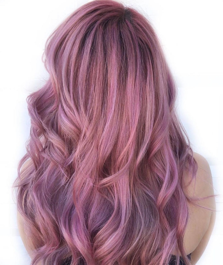 Couleur de cheveux rose cendré