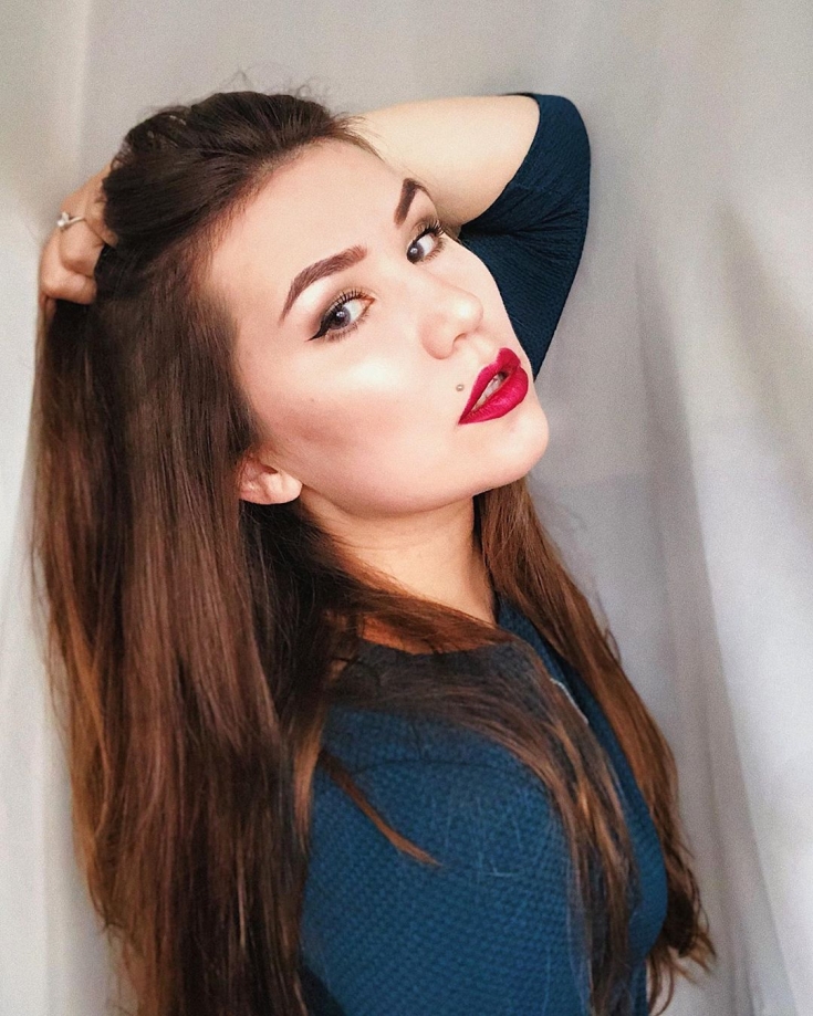 Couleur des cheveux peau pâle yeux marron