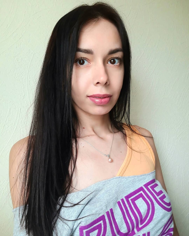 Couleur des cheveux peau pâle yeux marron