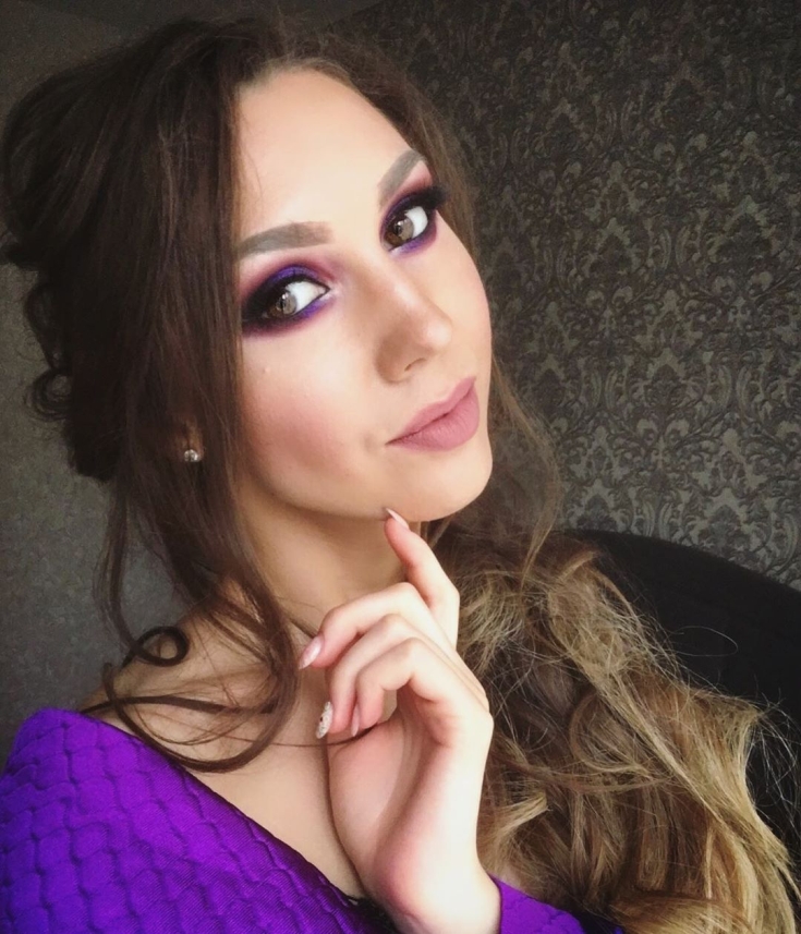 Couleur des cheveux peau pâle yeux marron