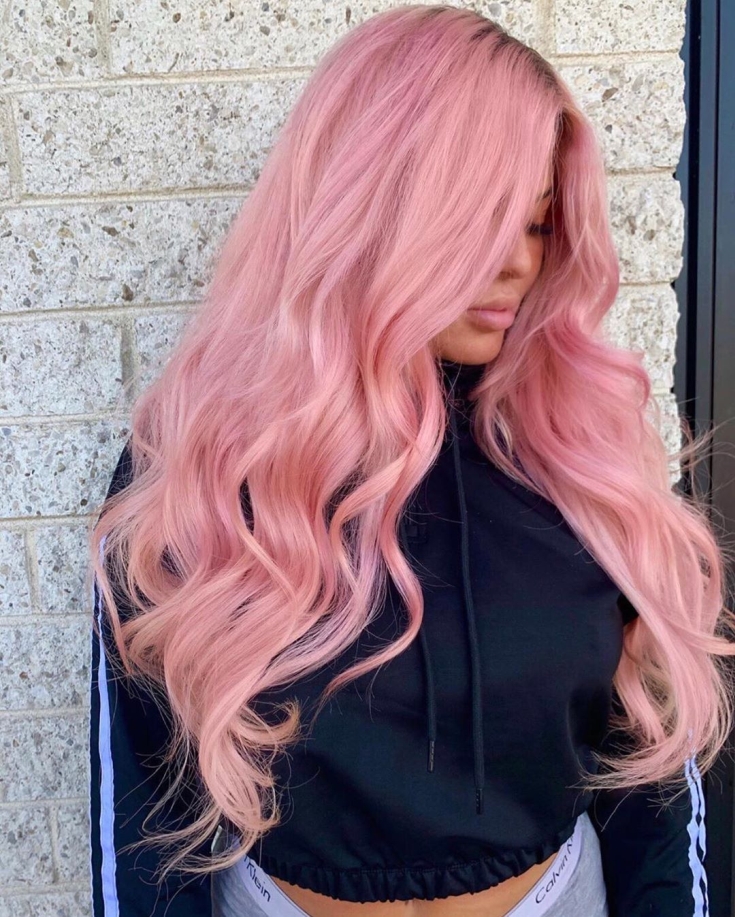 Couleur des cheveux blond rose