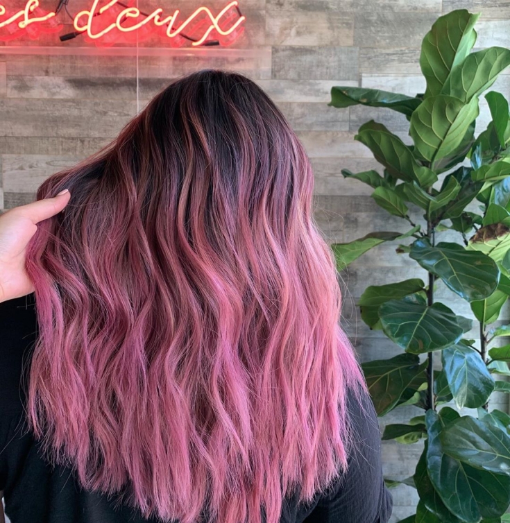 Couleur de cheveux rose cendré