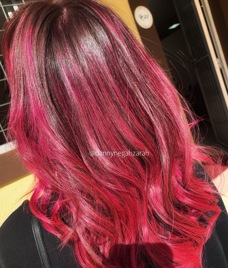 Couleur de cheveux brun-rose