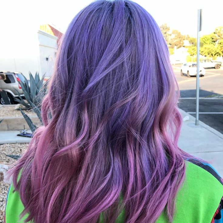 Couleur de cheveux rose cendré