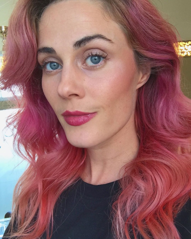 Couleur de cheveux rose cendré