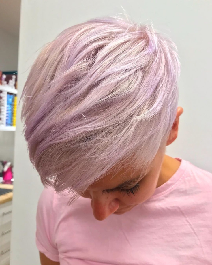 Couleur de cheveux rose cendré