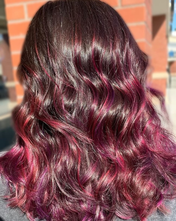Couleur de cheveux brun-rose