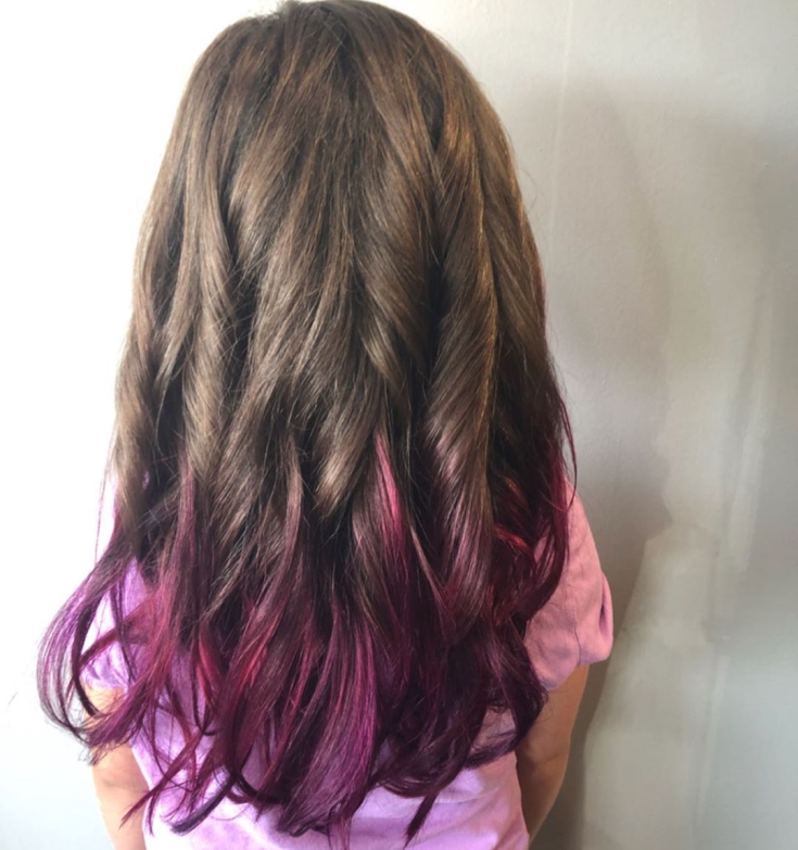 Couleur de cheveux brun-rose