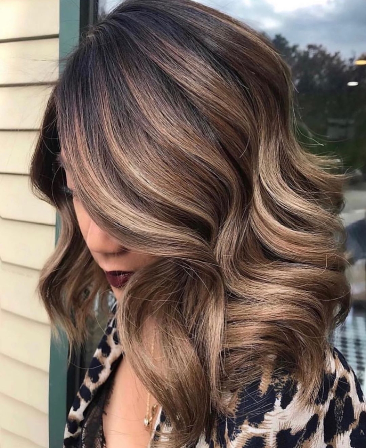 Couleur des cheveux blanc-brun