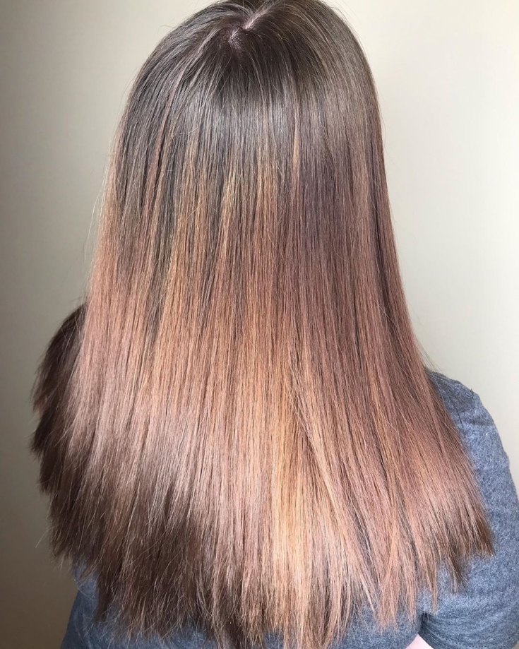 Couleur de cheveux brun froid