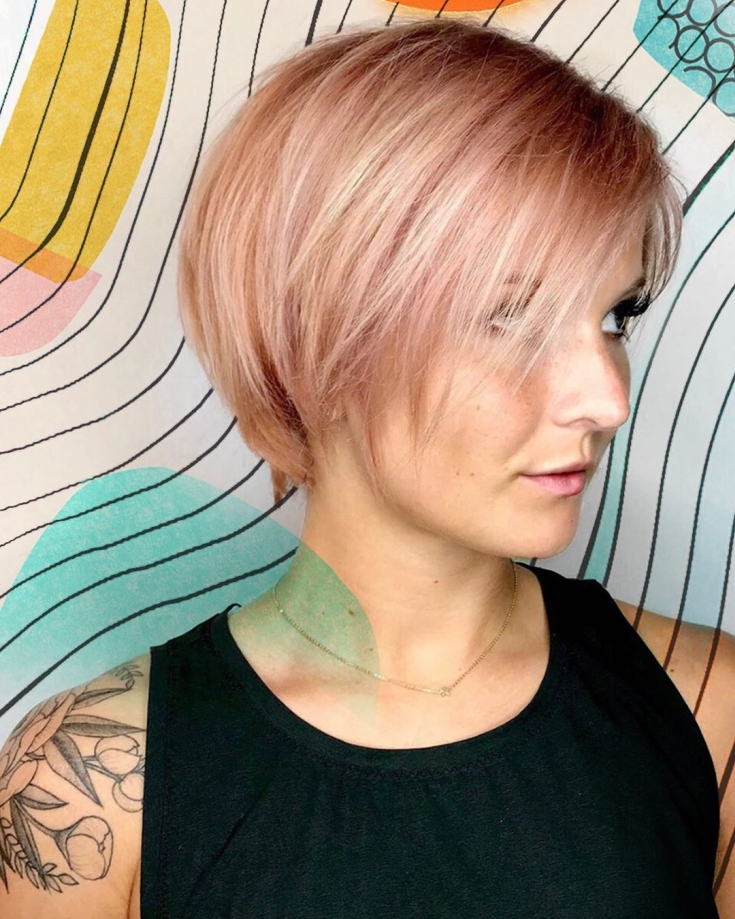 Couleur des cheveux blond rose