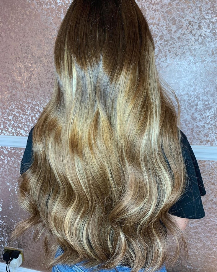 Couleur des cheveux blanc-brun