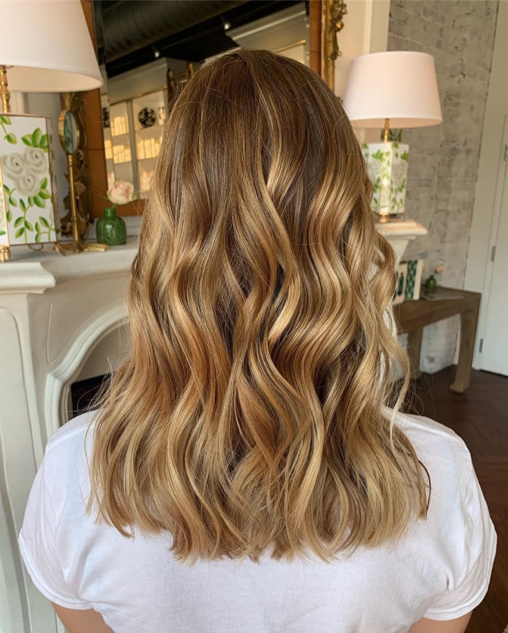 Couleur de cheveux brun doré