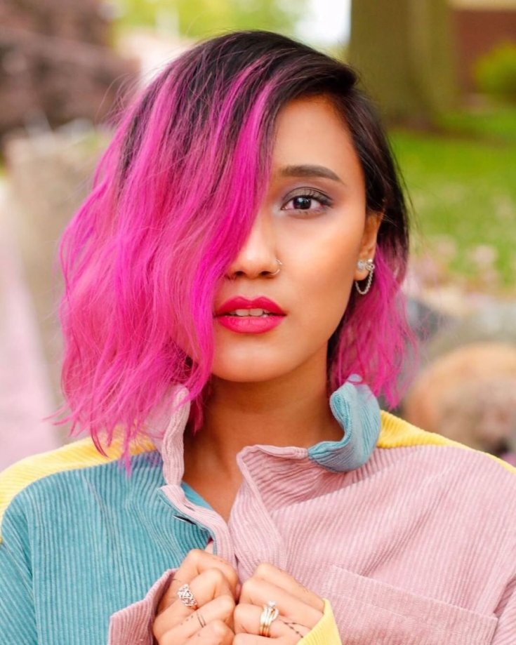 Couleur de cheveux brun-rose